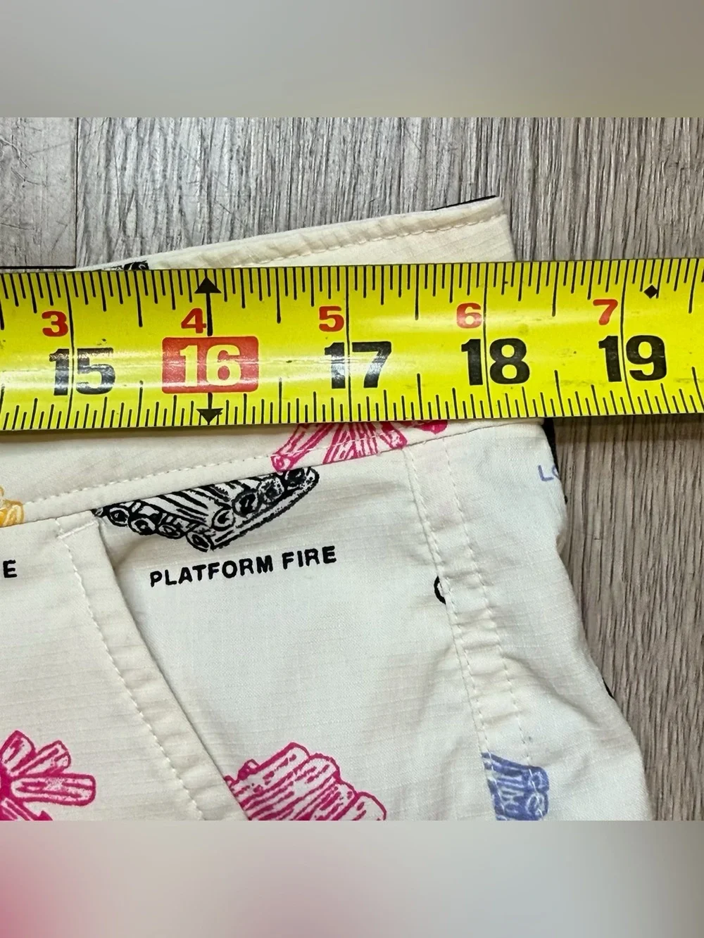 New THE NORTH FACE  SZ 36  Campfire print Swim trunks